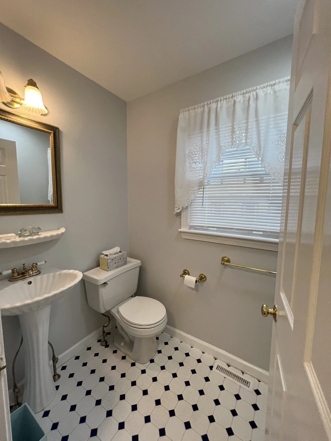 3 bed, 2 bath apartment for rent at 335-337 Linwood Ave Unit 335, Nonantum — photo 6 of 21