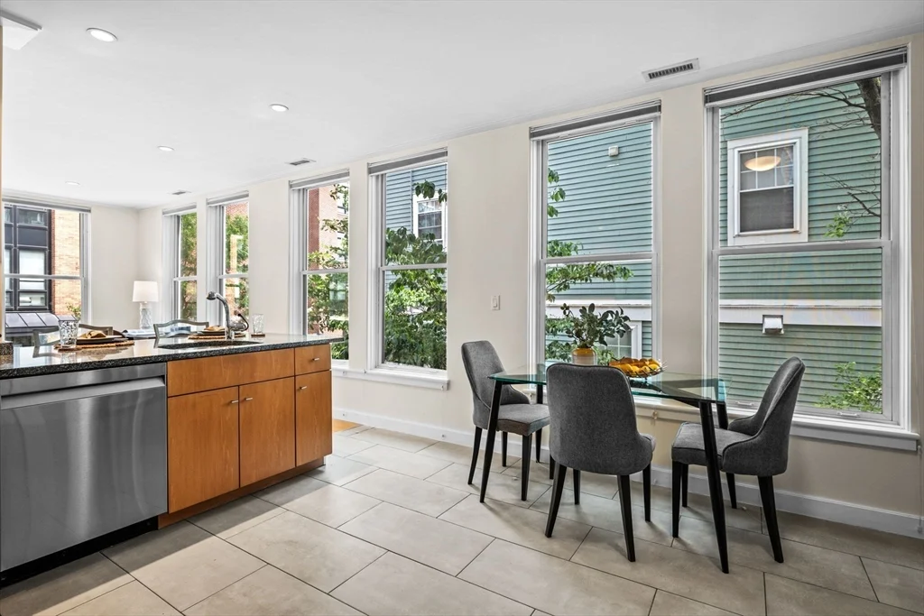 2 bed, 2 bath apartment for rent at 335 West 2nd St Unit 2, South Boston — photo 3 of 8