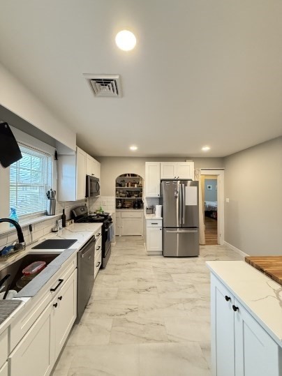 2 bed, 1 bath apartment for rent at 335 Arlington St Unit 2, Watertown — photo 2 of 12