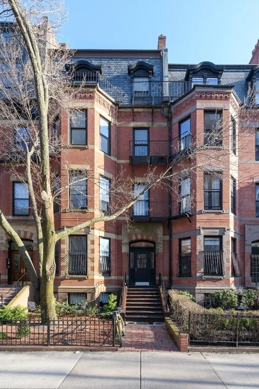 1 bed, 1 bath apartment for rent at 335 Beacon St Unit 7, Back Bay — photo 9 of 17