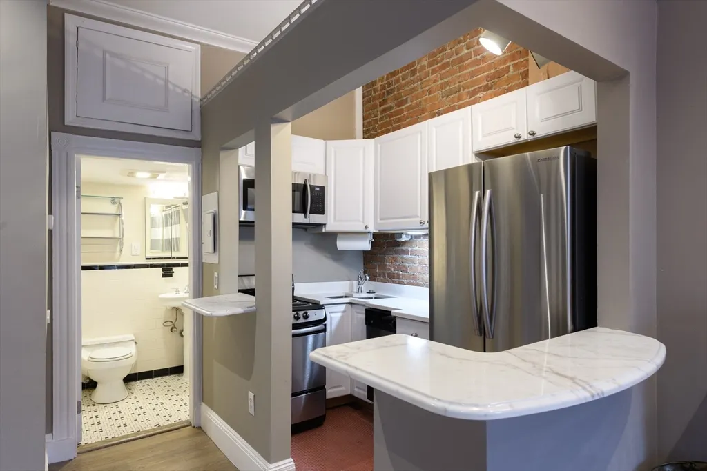 1 bed, 1 bath apartment for rent at 335 Beacon St Unit 7, Back Bay — photo 5 of 17
