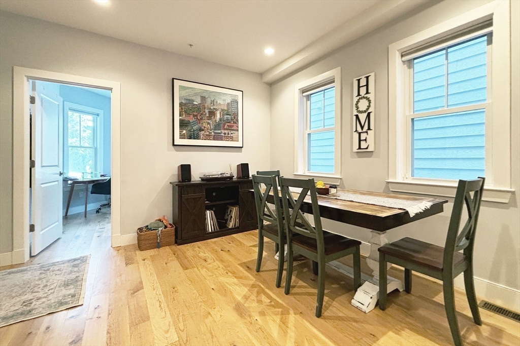 2 bed, 2 bath apartment for rent at 335 Maverick St Unit 1, East Boston — photo 3 of 23