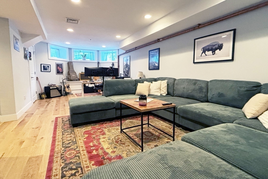 2 bed, 2 bath apartment for rent at 335 Maverick St Unit 1, East Boston — photo 17 of 23