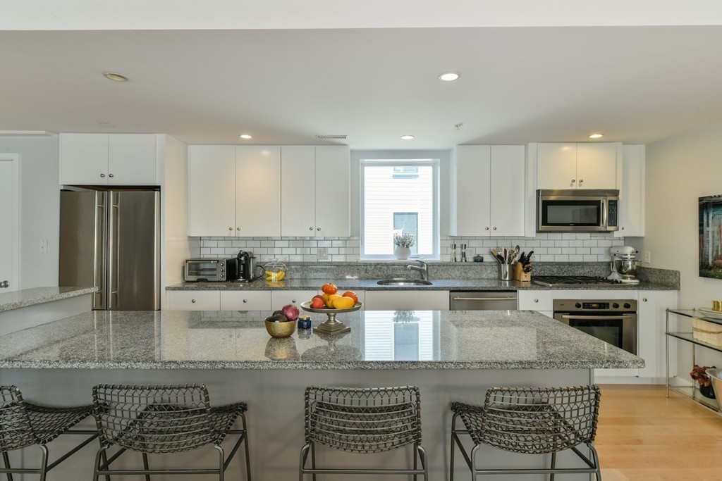2 bed, 2 bath apartment for rent at 335 West 2nd St Unit 16, South Boston — photo 3 of 17