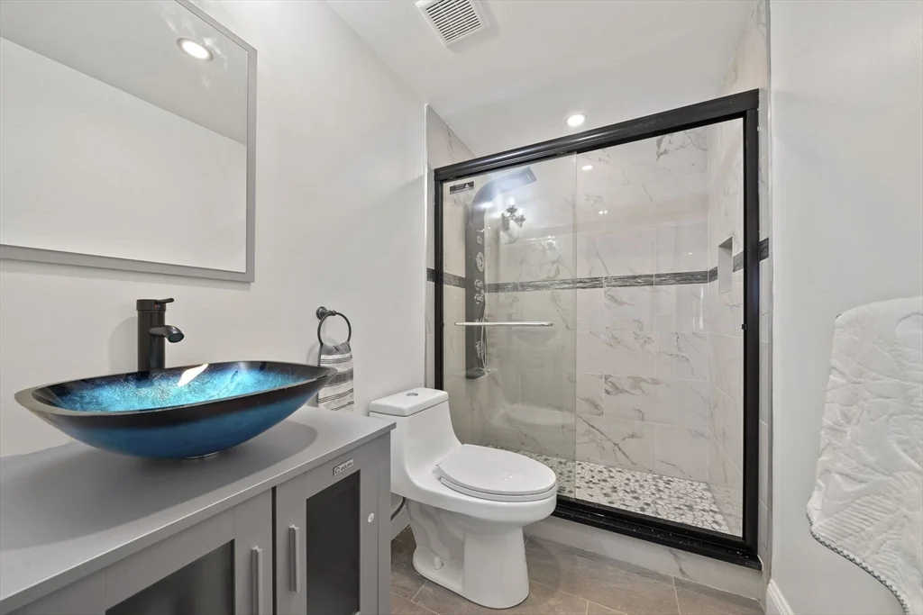 2 bed, 2 bath apartment for rent at 336 Adams Unit 27, Dorchester — photo 13 of 15