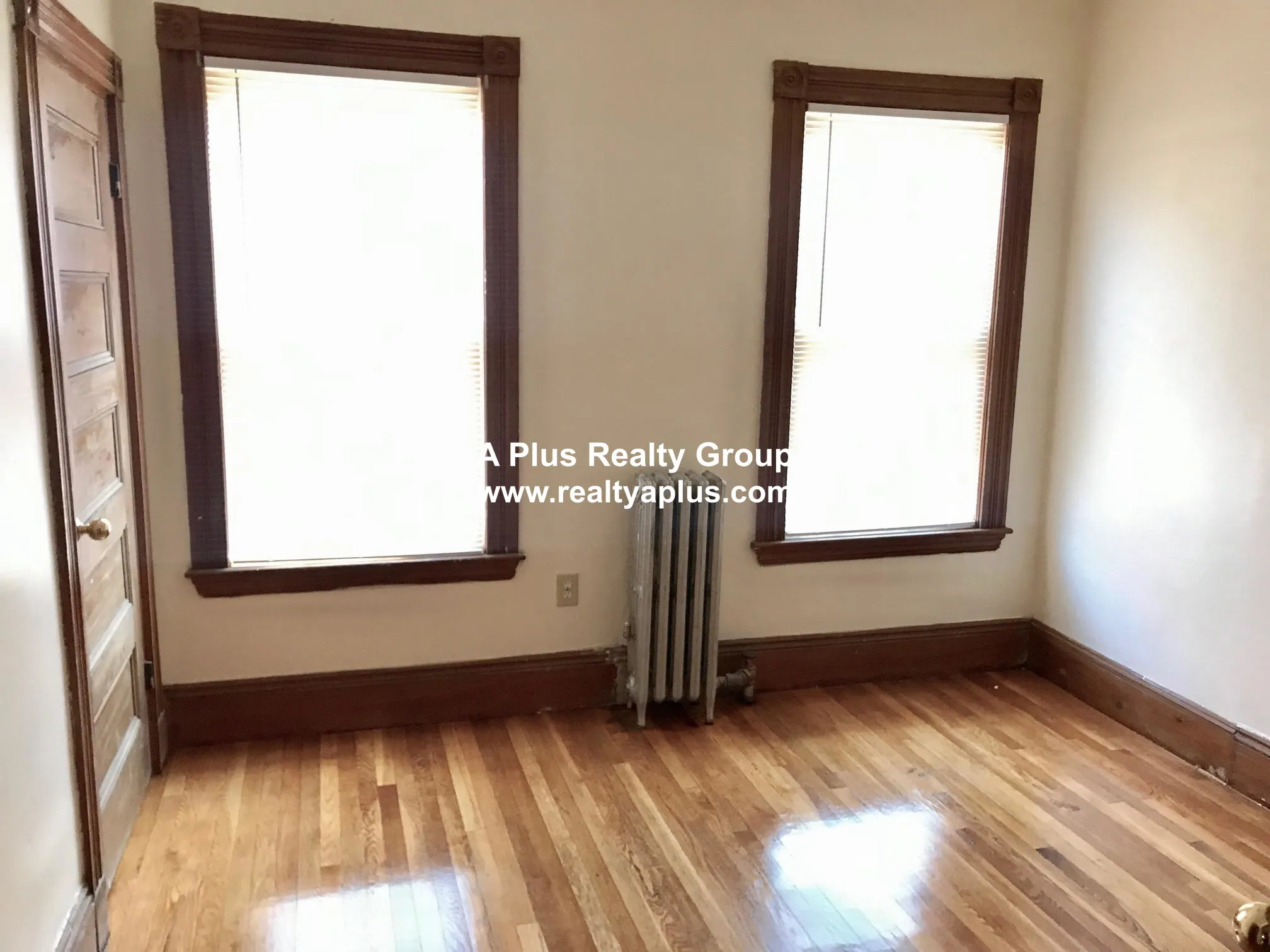 4 bed, 1 bath apartment for rent at 336 Centre St Unit 2, Jamaica Plain — photo 4 of 19