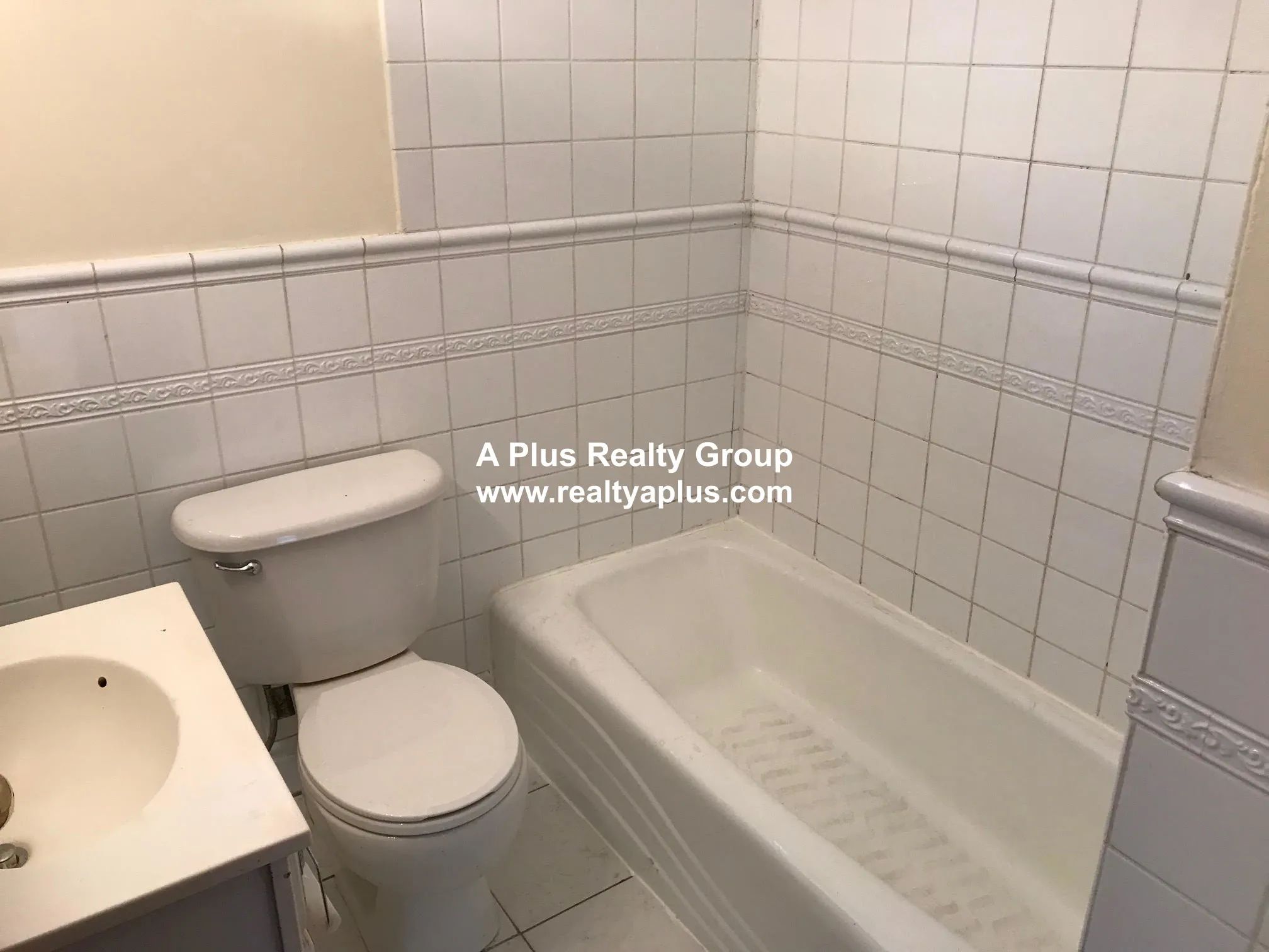 4 bed, 1 bath apartment for rent at 336 Centre St Unit 2, Jamaica Plain — photo 5 of 19
