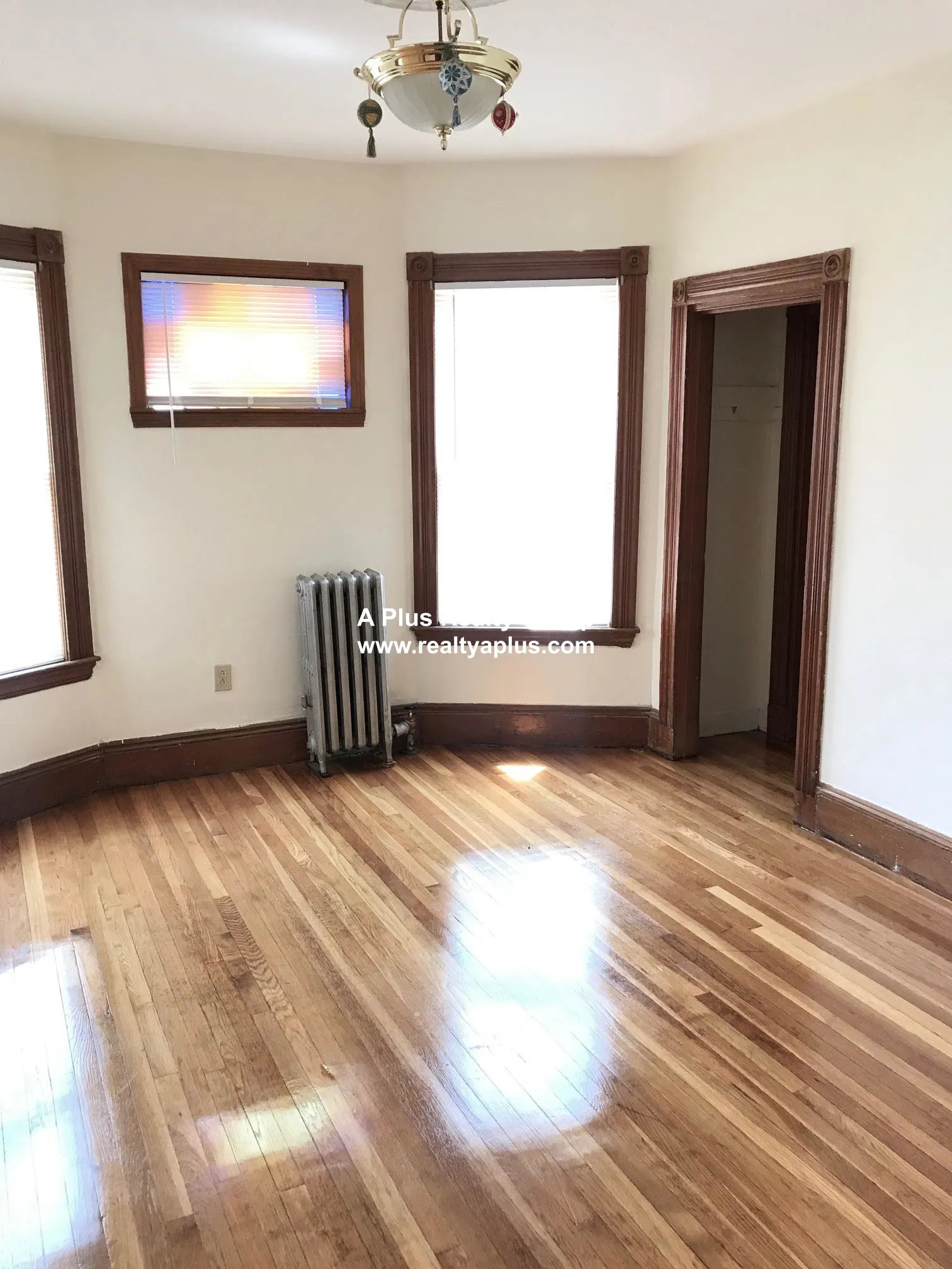 4 bed, 1 bath apartment for rent at 336 Centre St Unit 2, Jamaica Plain — photo 16 of 19