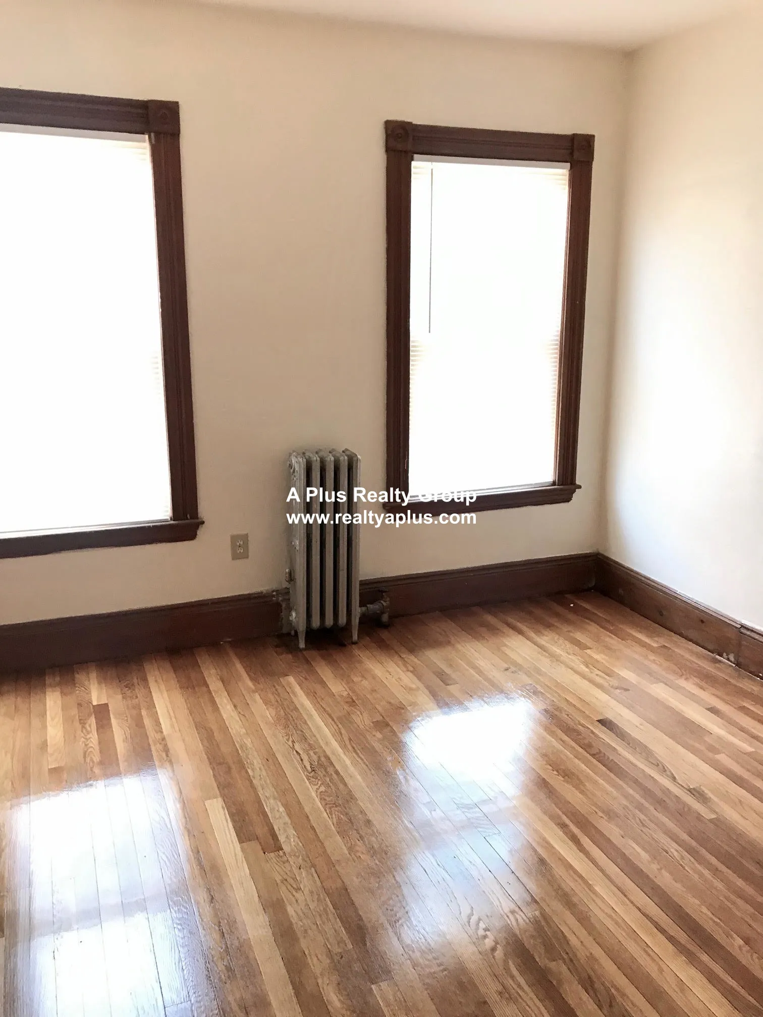 4 bed, 1 bath apartment for rent at 336 Centre St Unit 2, Jamaica Plain — photo 6 of 19