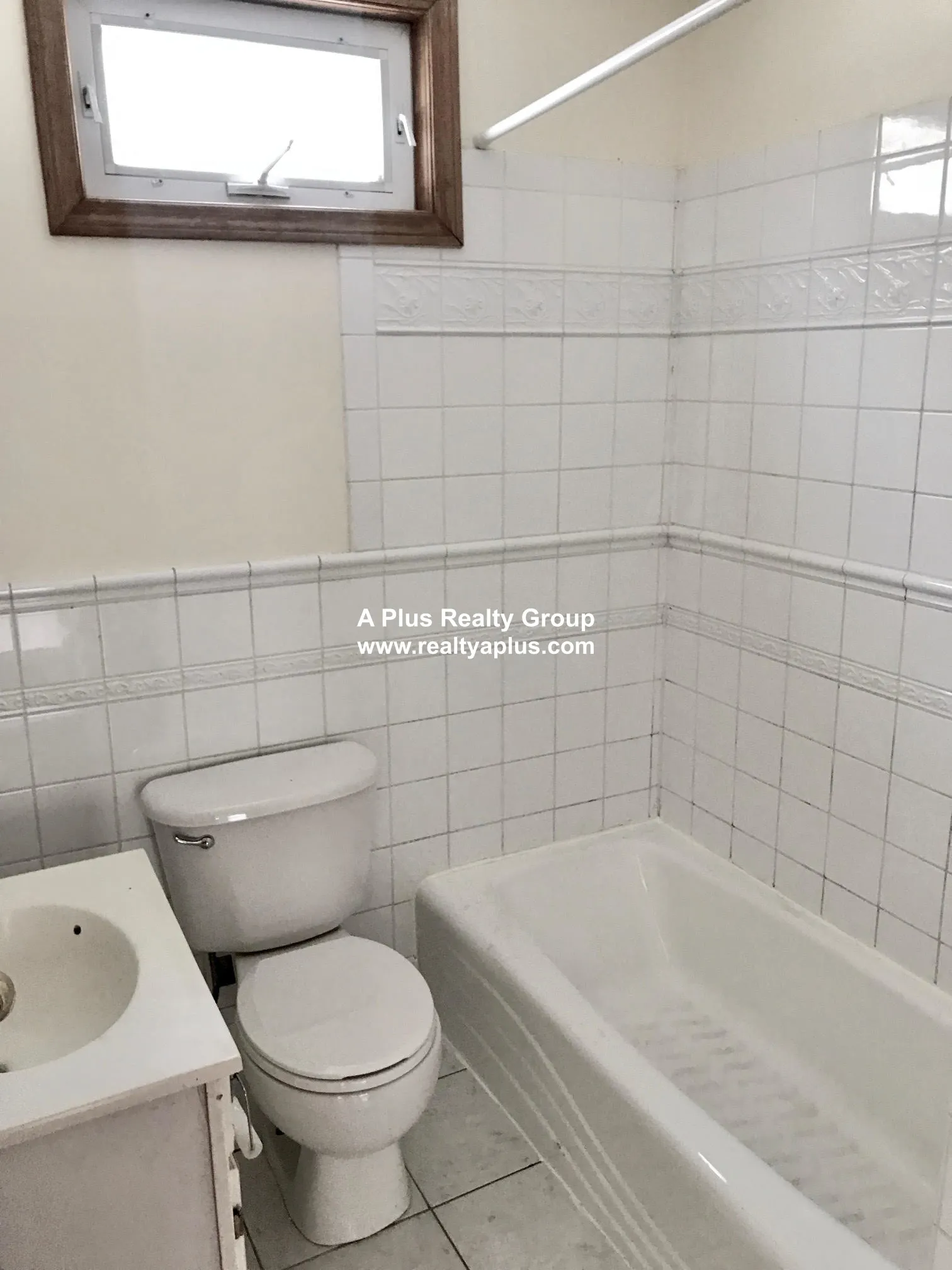 4 bed, 1 bath apartment for rent at 336 Centre St Unit 2, Jamaica Plain — photo 8 of 19