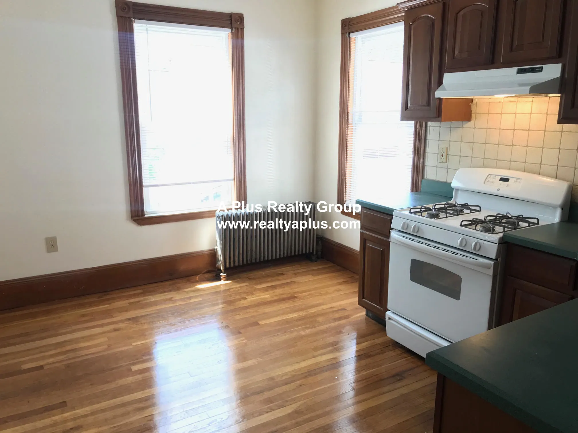 4 bed, 1 bath apartment for rent at 336 Centre St Unit 2, Jamaica Plain — photo 13 of 19