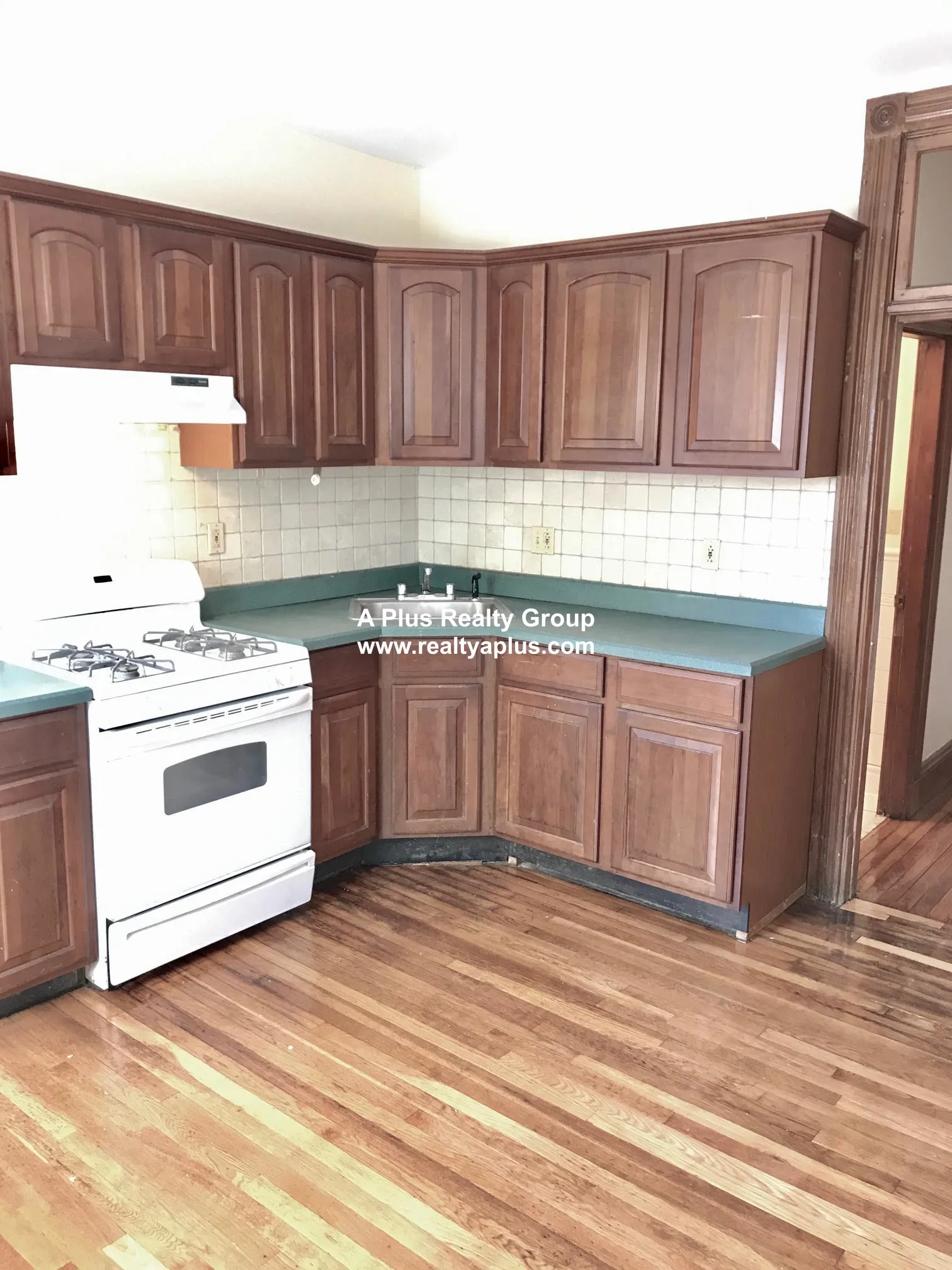 4 bed, 1 bath apartment for rent at 336 Centre St Unit 2, Jamaica Plain — photo 10 of 19