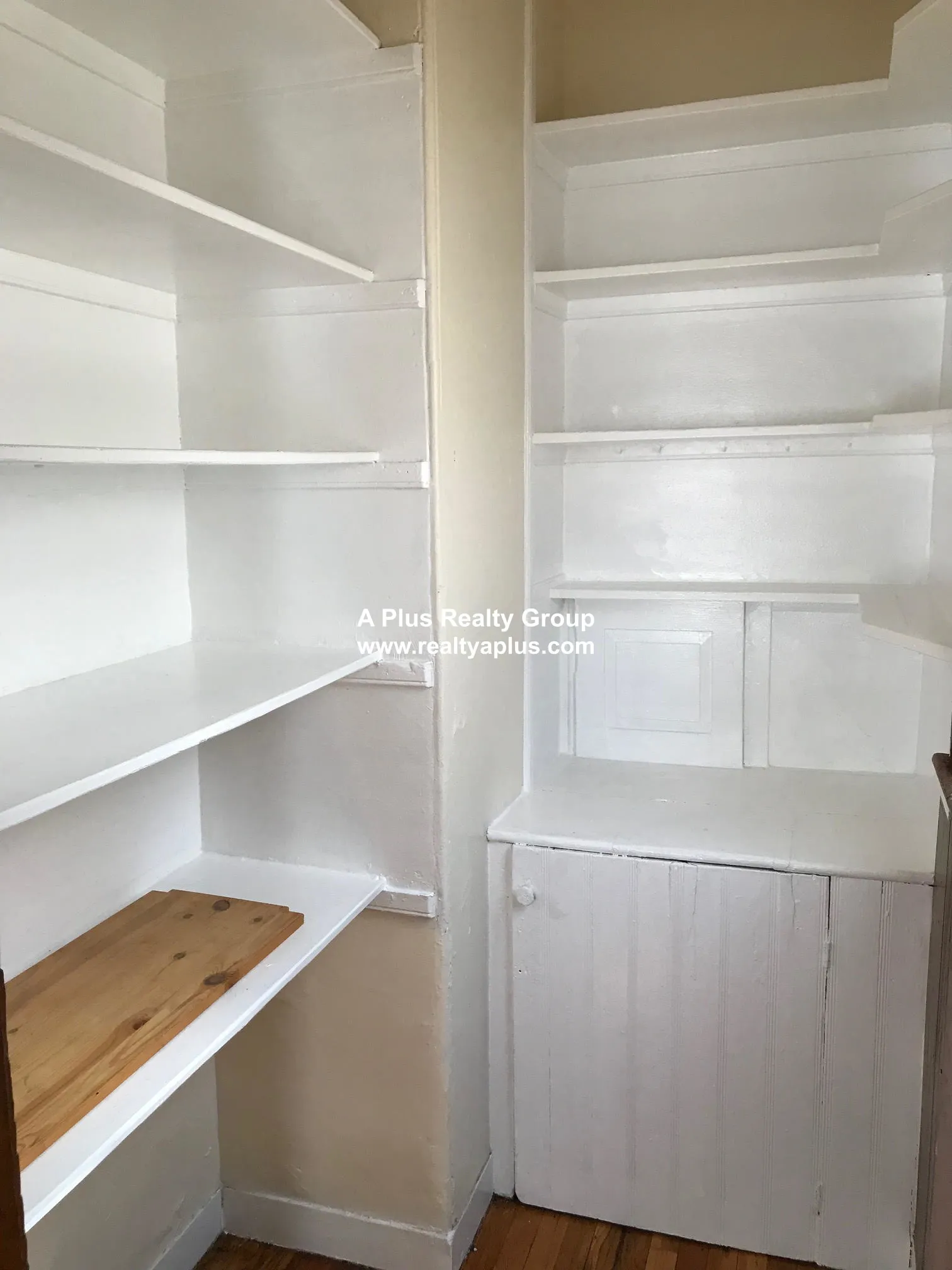 4 bed, 1 bath apartment for rent at 336 Centre St Unit 2, Jamaica Plain — photo 12 of 19