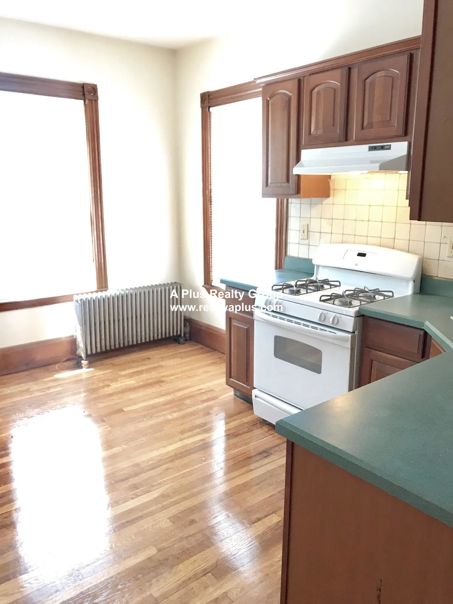 4 bed, 1 bath apartment for rent at 336 Centre St Unit 2, Jamaica Plain — photo 14 of 19