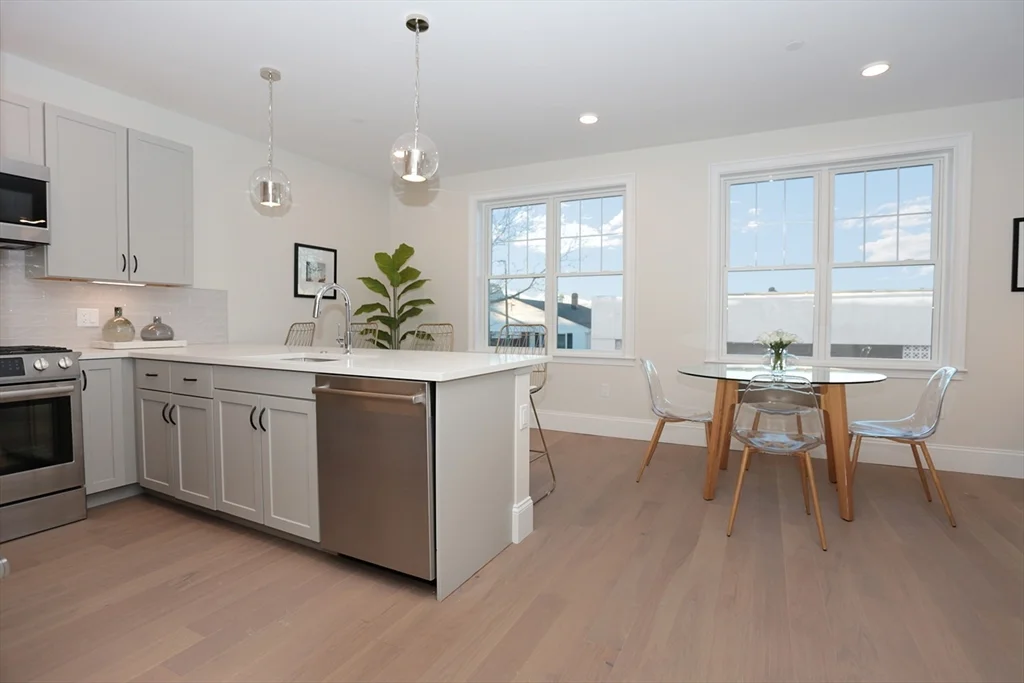 2 bed, 2 bath apartment for rent at 336 Chelsea Unit St, East Boston — photo 3 of 5