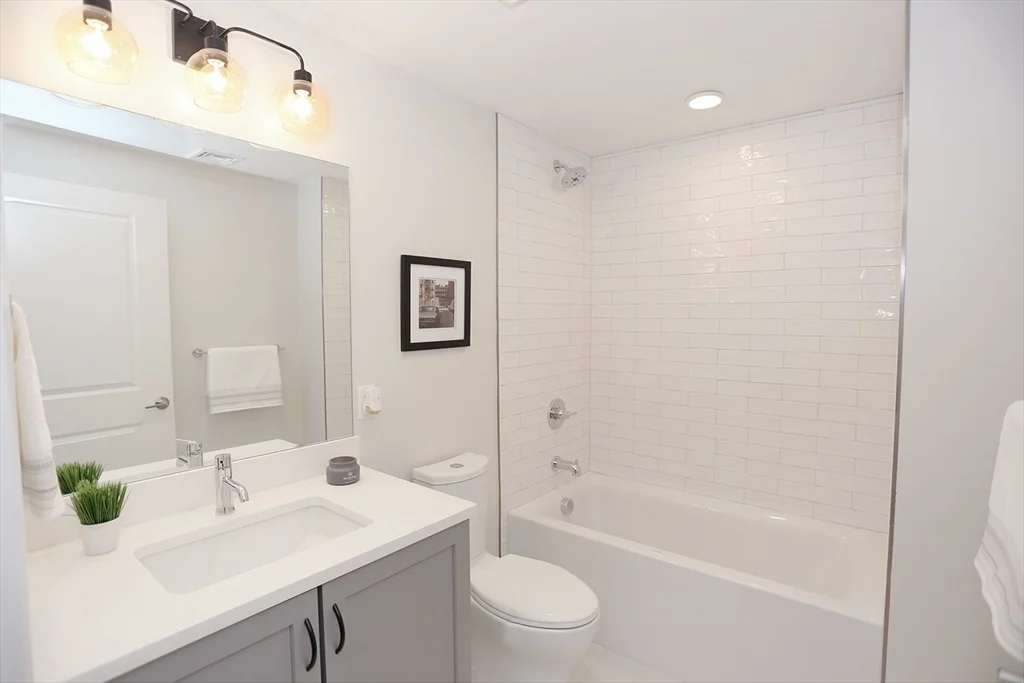 2 bed, 2 bath apartment for rent at 336 Chelsea Unit St, East Boston — photo 5 of 5