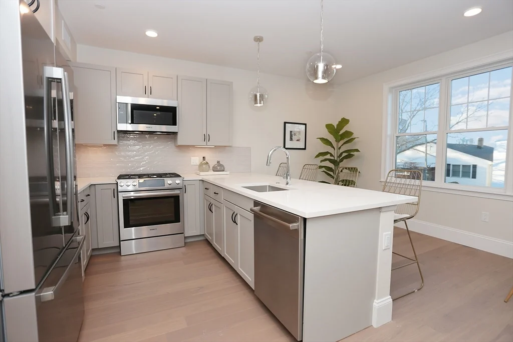 2 bed, 2 bath apartment for rent at 336 Chelsea Unit St, East Boston — photo 2 of 5