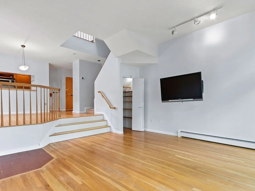 3 bed, 2 bath apartment for rent at 336 Harvard St Unit E, Harvard Square — photo 4 of 41