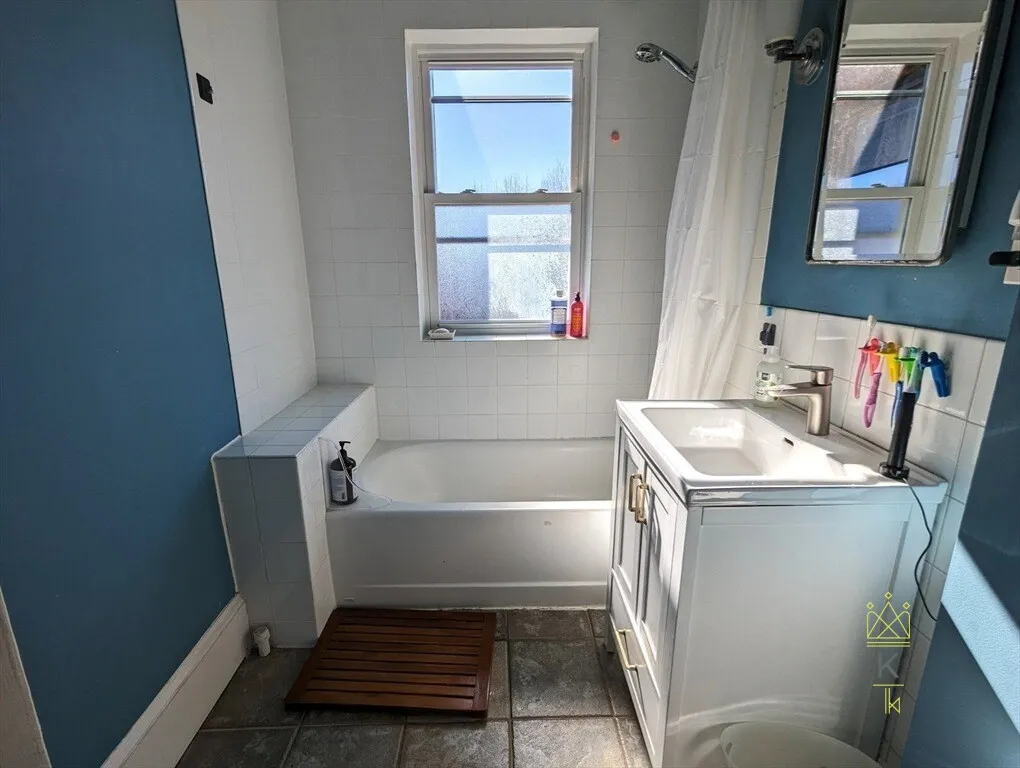 3 bed, 1.5 bath apartment for rent at 336 Washington St Unit 3, Emerson Gardens — photo 7 of 12