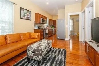 3 bed, 2 bath apartment for rent at 336 Western Ave Unit 1, Riverside — photo 2 of 20