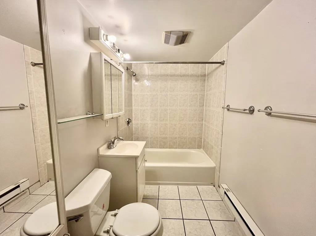 1 bed, 1 bath apartment for rent at 337 Beacon St Unit 1, Back Bay — photo 7 of 11