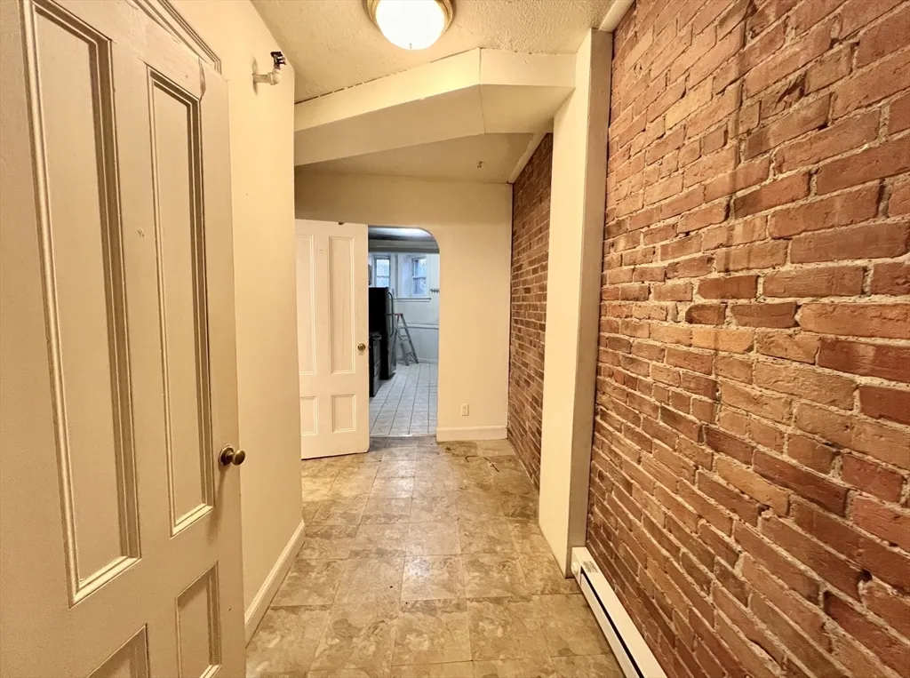 1 bed, 1 bath apartment for rent at 337 Beacon St Unit 1, Back Bay — photo 5 of 11