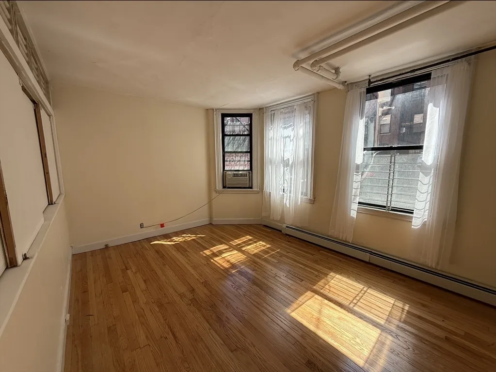 1 bed, 1 bath apartment for rent at 337 Beacon St Unit 1, Back Bay — photo 4 of 11
