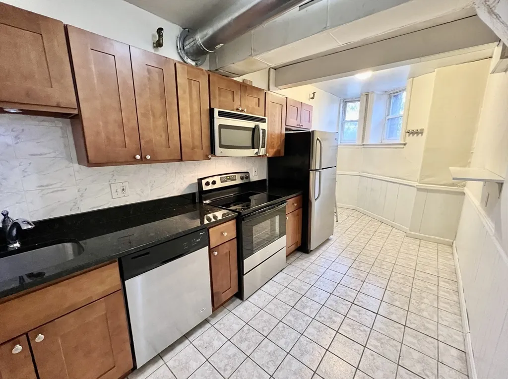 1 bed, 1 bath apartment for rent at 337 Beacon St Unit 1, Back Bay — photo 6 of 11