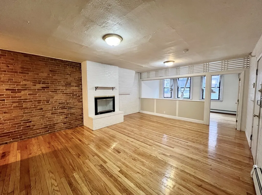 1 bed, 1 bath apartment for rent at 337 Beacon St Unit 1, Back Bay — photo 1 of 11