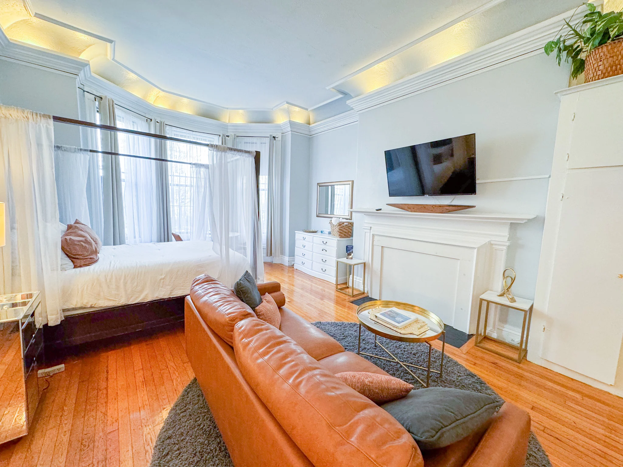 Studio bed, 1 bath apartment for rent at 337 Beacon St Unit 2, Back Bay — photo 2 of 8