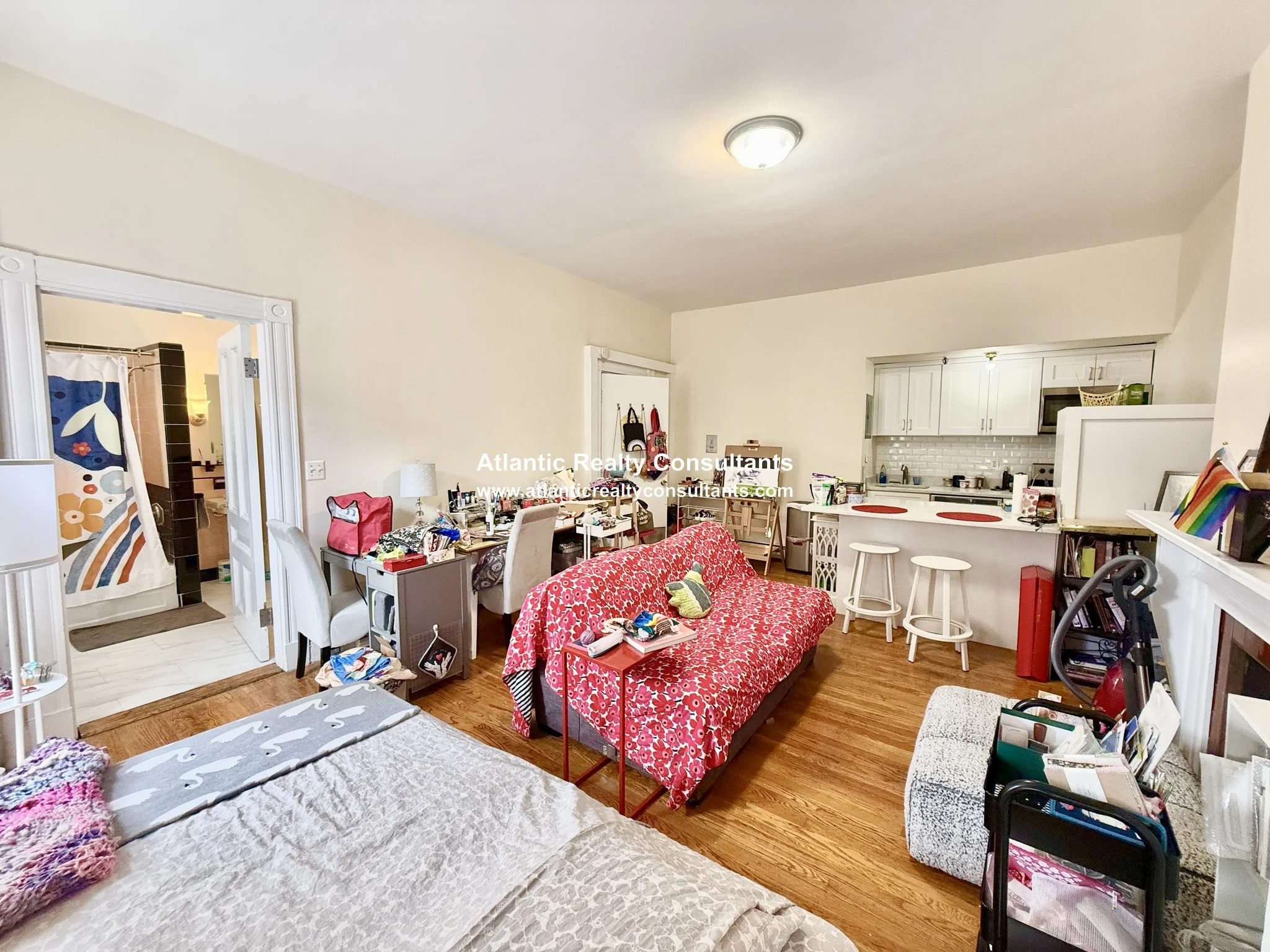 Studio bed, 1 bath apartment for rent at 337 Beacon St Unit 7, Back Bay — photo 3 of 9