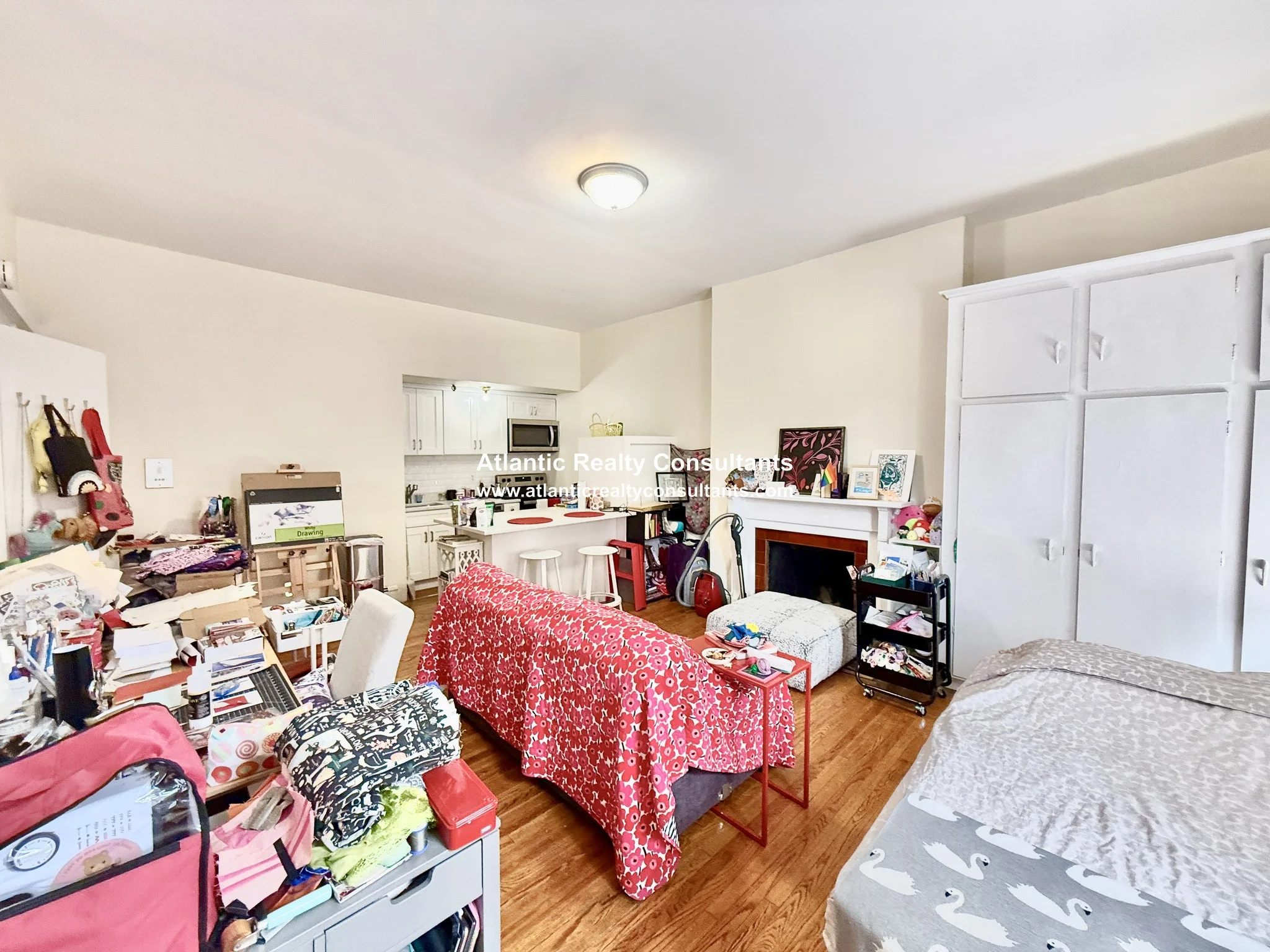 Studio bed, 1 bath apartment for rent at 337 Beacon St Unit 7, Back Bay — photo 4 of 9