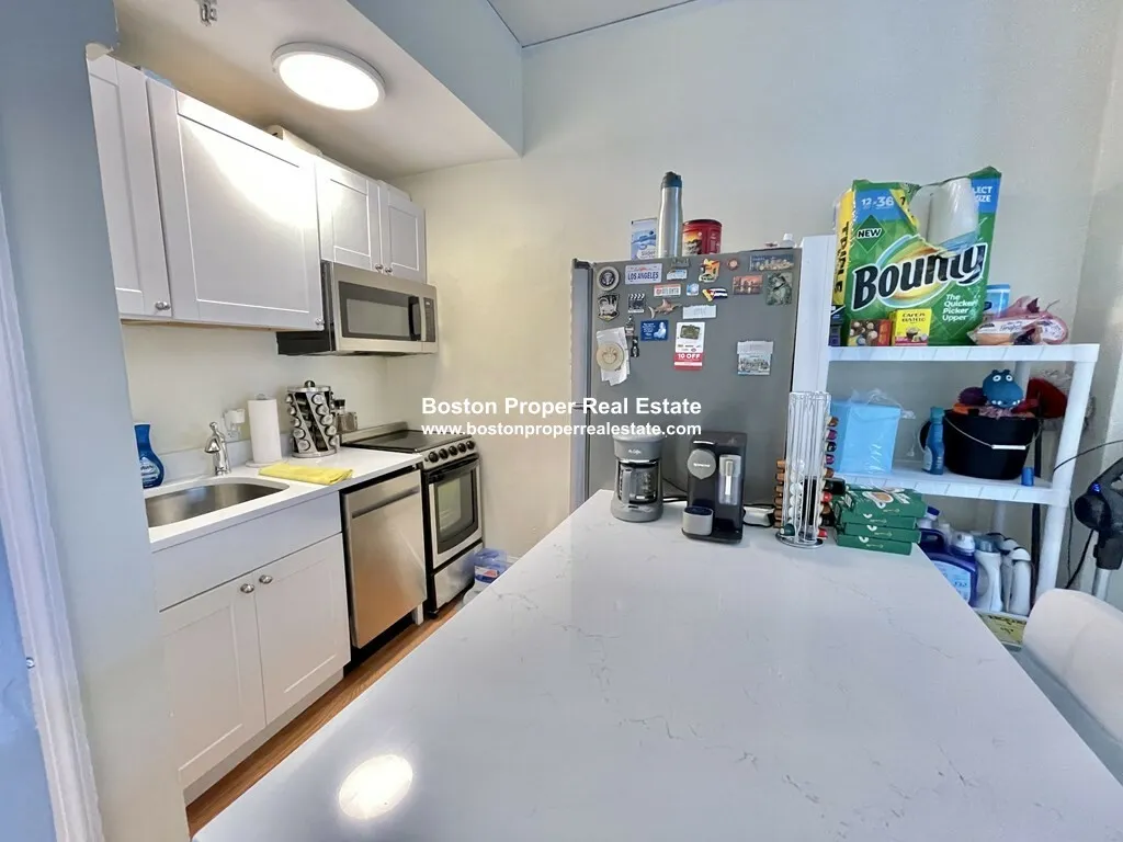 1 bed, 1 bath apartment for rent at 337 Beacon St Unit 9, Back Bay — photo 11 of 15