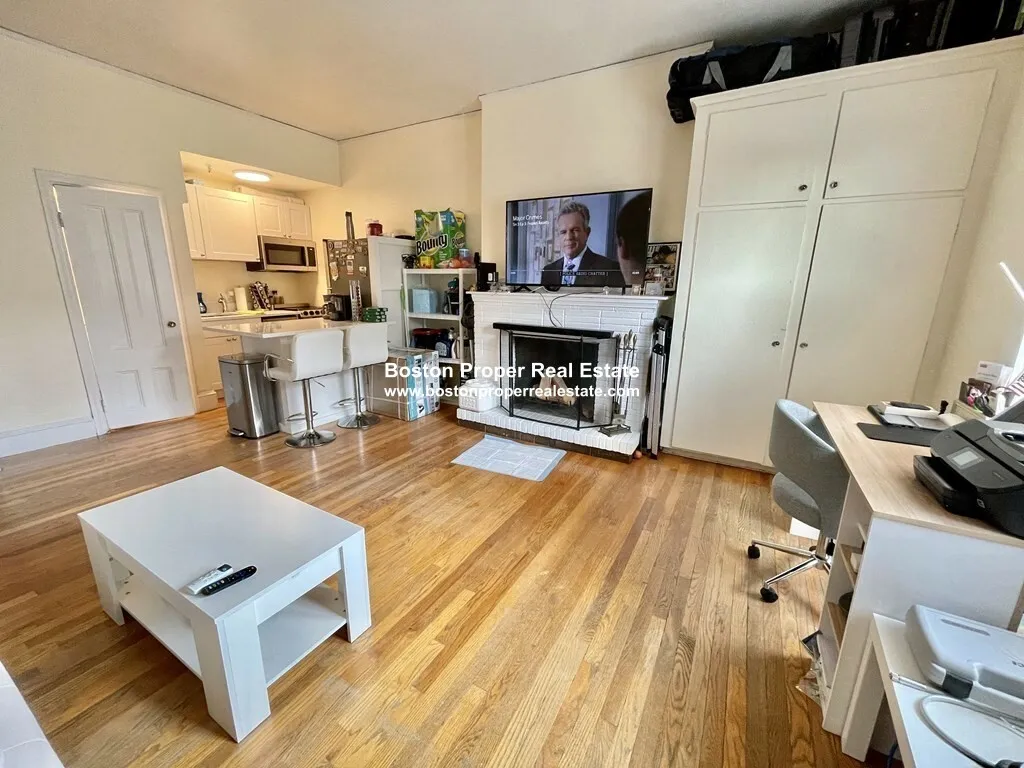 1 bed, 1 bath apartment for rent at 337 Beacon St Unit 9, Back Bay — photo 12 of 15