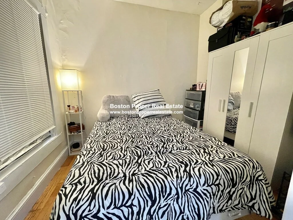 1 bed, 1 bath apartment for rent at 337 Beacon St Unit 9, Back Bay — photo 13 of 15