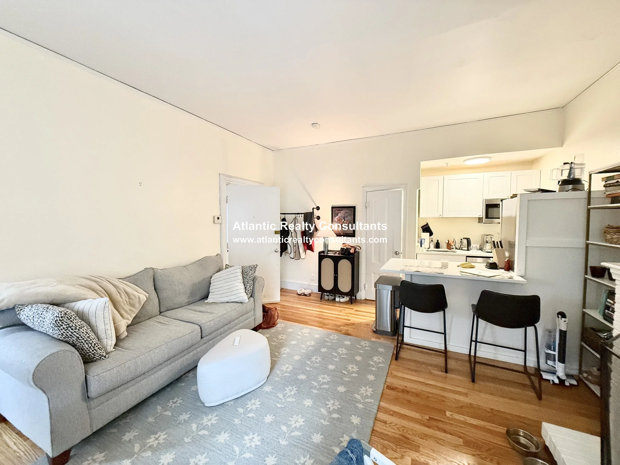 1 bed, 1 bath apartment for rent at 337 Beacon St Unit 901, Back Bay — photo 1 of 10