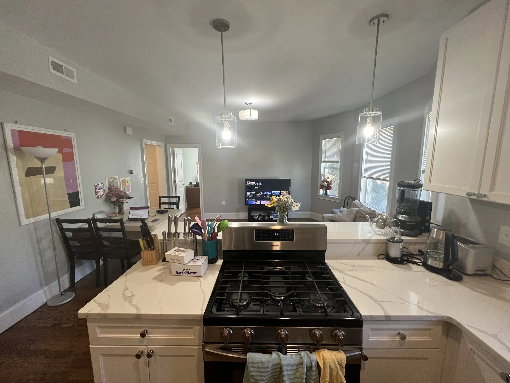 3 bed, 2 bath apartment for rent at 337 Highland Ave Unit 2, Powder House Square — photo 4 of 31