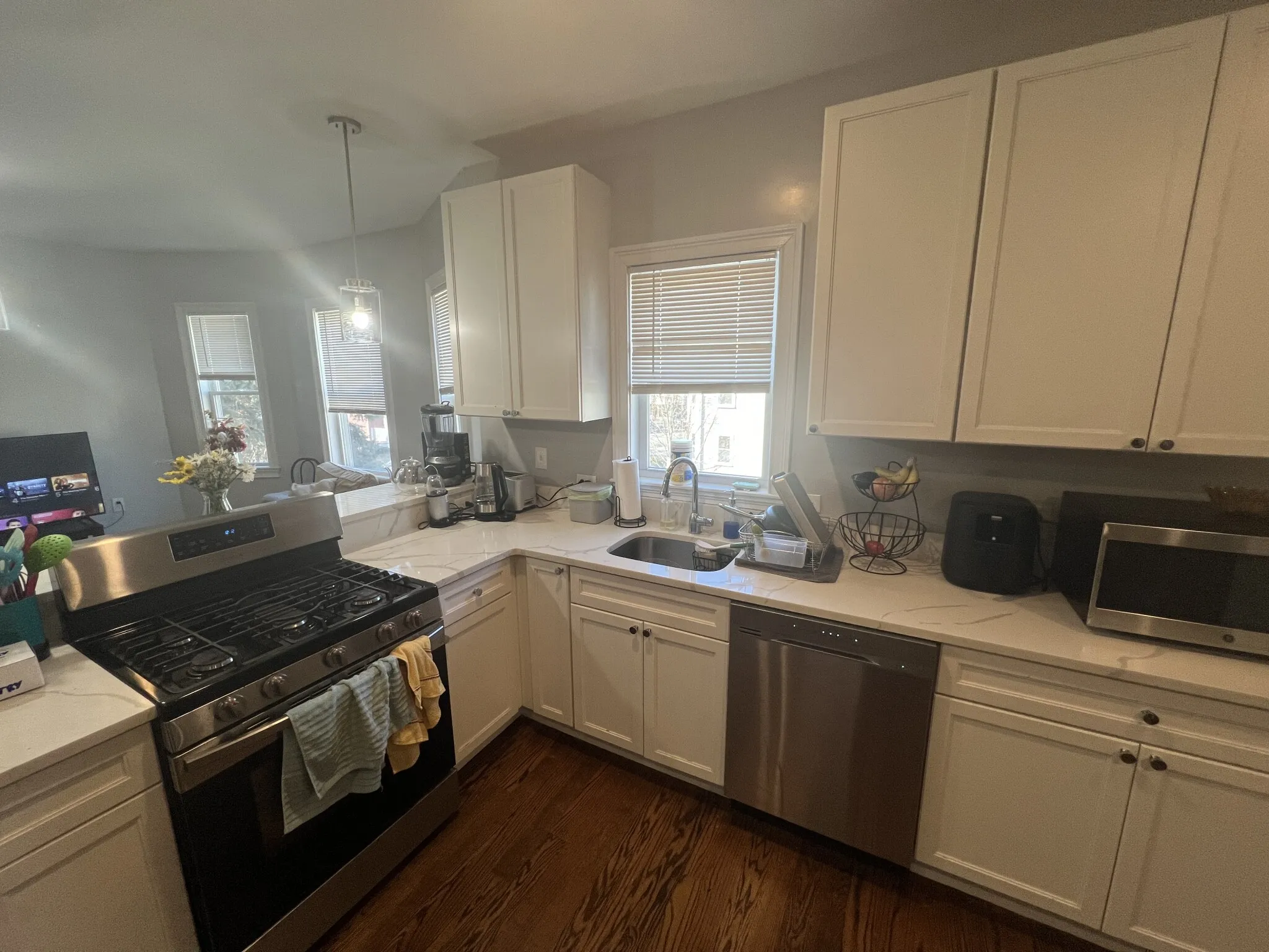 3 bed, 2 bath apartment for rent at 337 Highland Ave Unit 2, Powder House Square — photo 5 of 31