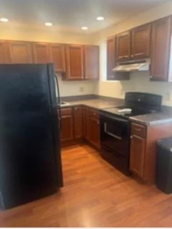 2 bed, 1 bath apartment for rent at 337 Sargeant St Unit 1R, Holyoke — photo 3 of 13