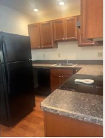 2 bed, 1 bath apartment for rent at 337 Sargeant St Unit 1R, Holyoke — photo 2 of 13