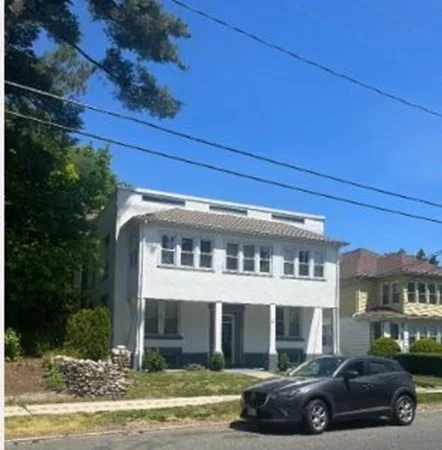 1 bed, 1 bath apartment for rent at 337 Sargeant St Unit 2L, Holyoke