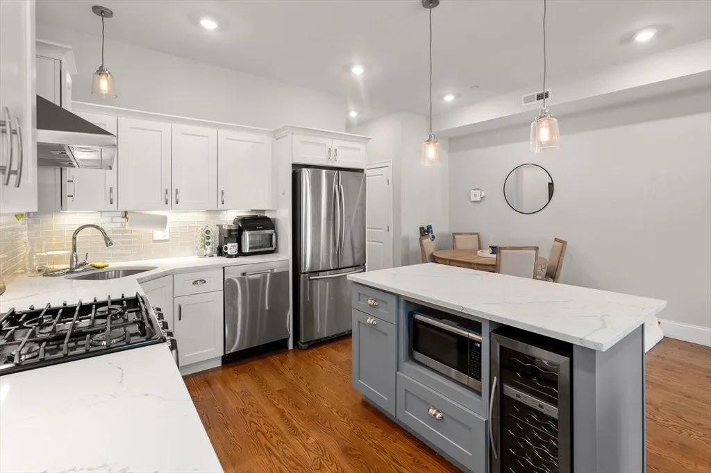 2 bed, 2 bath apartment for rent at 338 Meridian St Unit 2, Central Square — photo 5 of 20