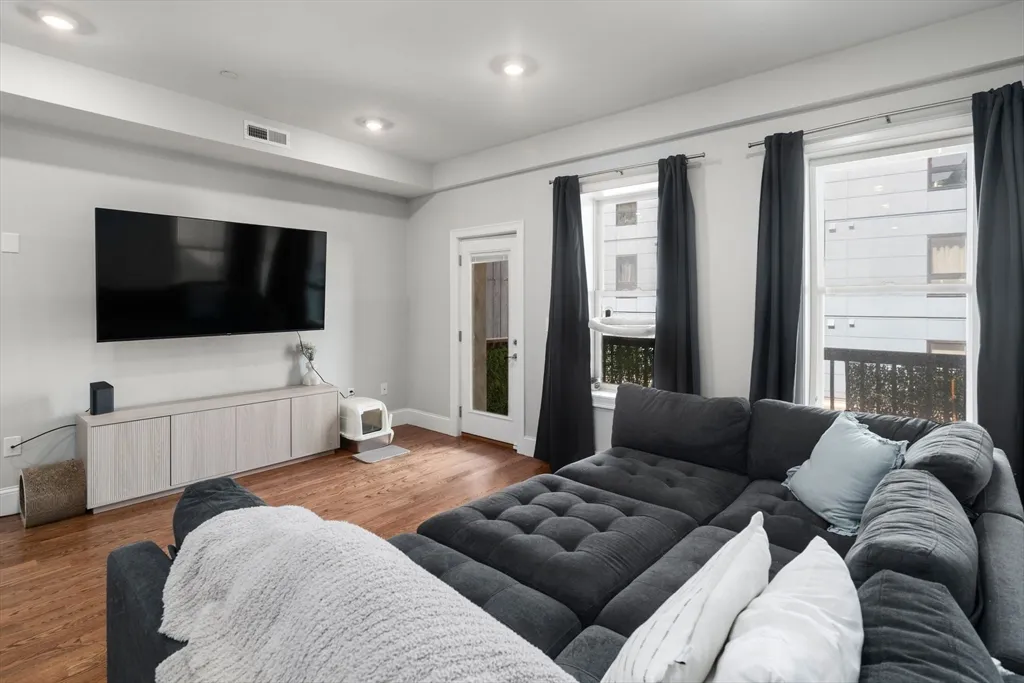 2 bed, 2 bath apartment for rent at 338 Meridian St Unit 2, Central Square — photo 4 of 20