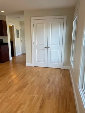 Studio bed, 1 bath apartment for rent at 338 W Broadway Unit 1, South Boston — photo 4 of 9