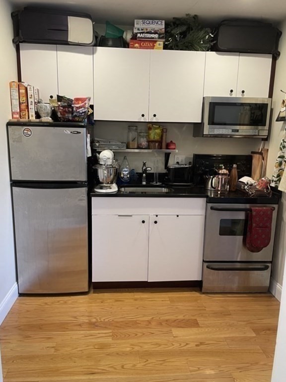 Studio bed, 1 bath apartment for rent at 338 W Broadway Unit 10, South Boston