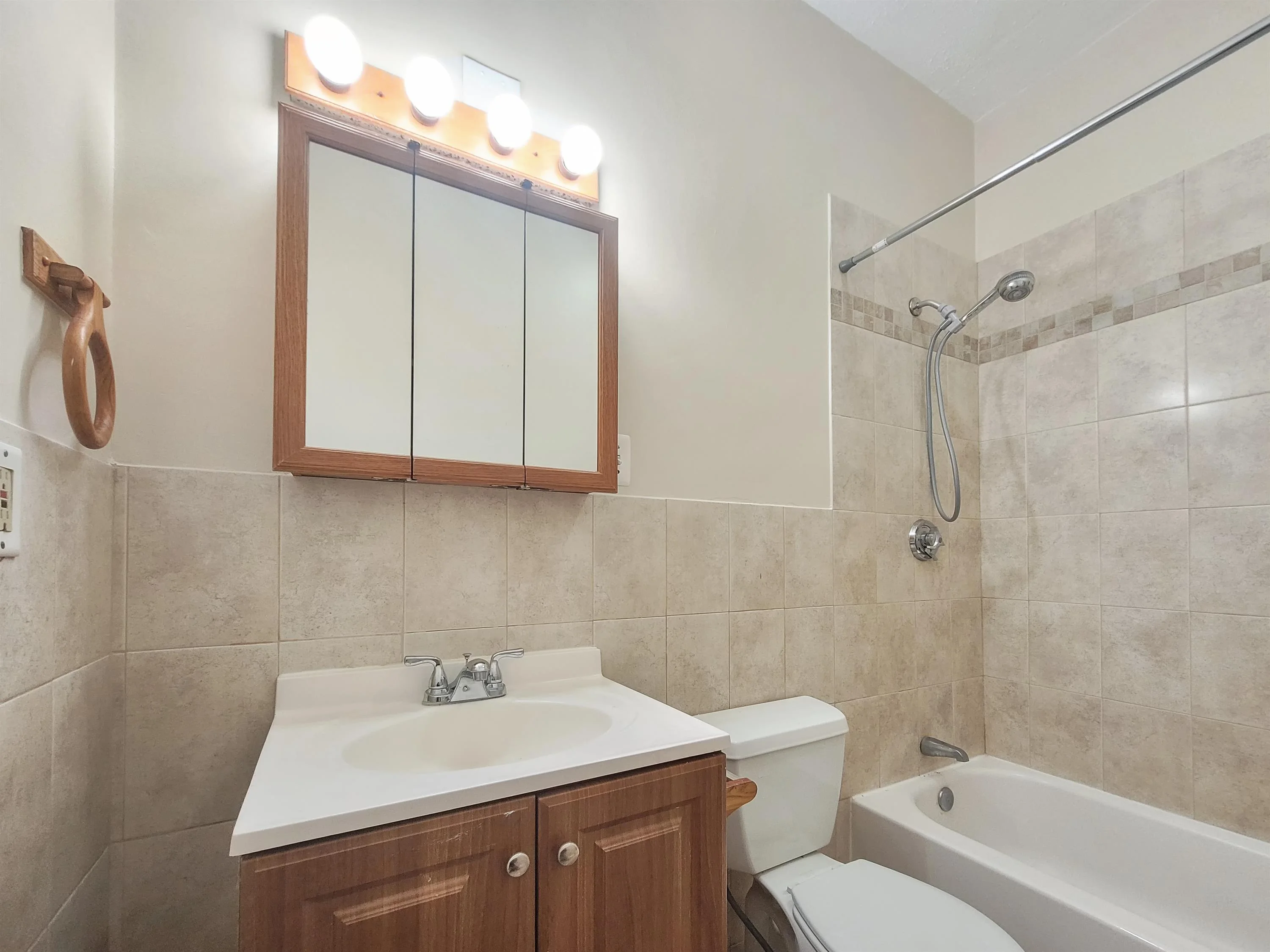 3 bed, 1 bath apartment for rent at 338 Warren St Unit 3, Roxbury — photo 9 of 10