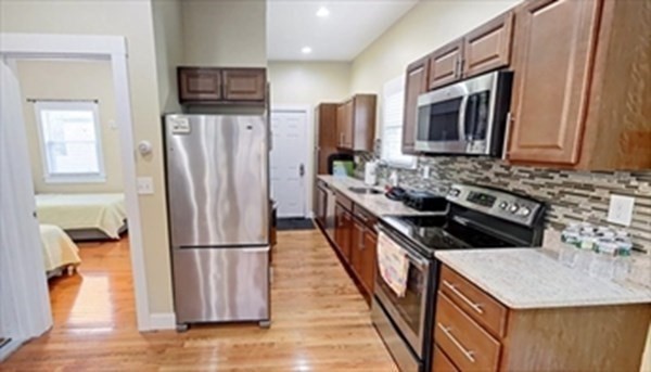 3 bed, 2 bath apartment for rent at 338 Western Ave Unit 1, Riverside — photo 4 of 20