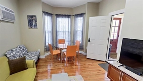 3 bed, 2 bath apartment for rent at 338 Western Ave Unit 1, Riverside — photo 2 of 20