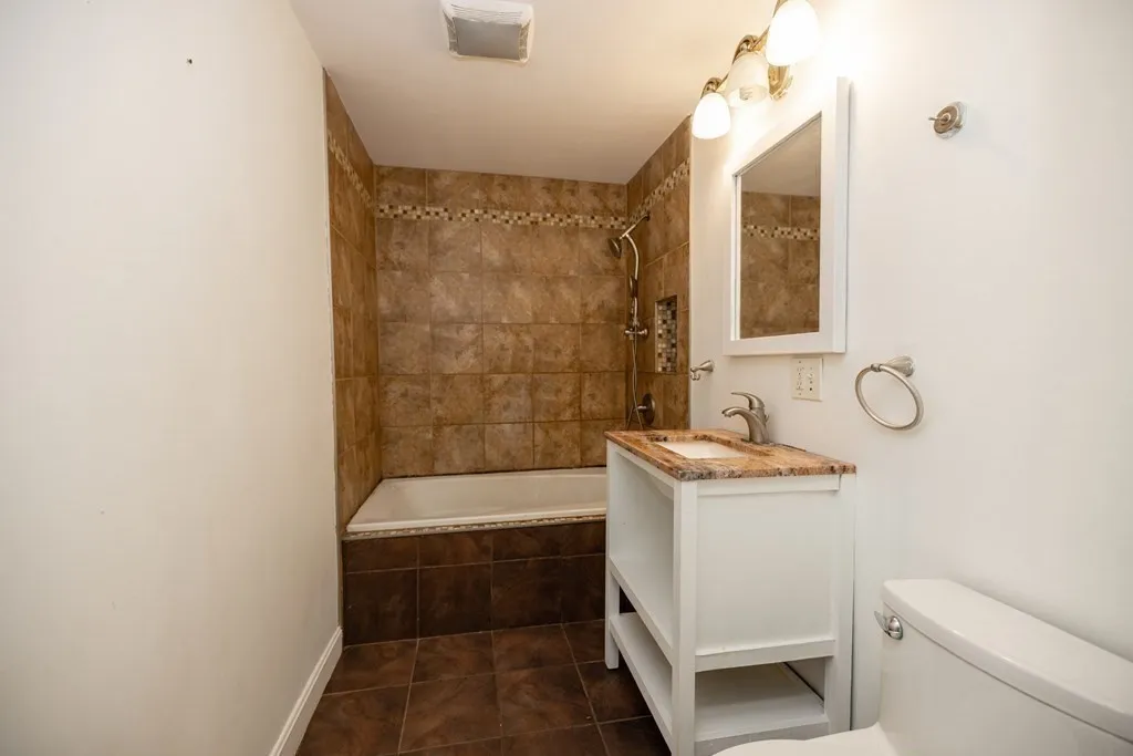 4 bed, 1.5 bath apartment for rent at 339 Allston St Unit 1, Cambridgeport — photo 12 of 22