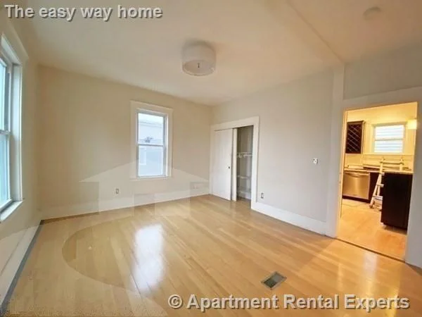 4 bed, 1 bath apartment for rent at 339 Allston St Unit 2, Cambridgeport — photo 2 of 5
